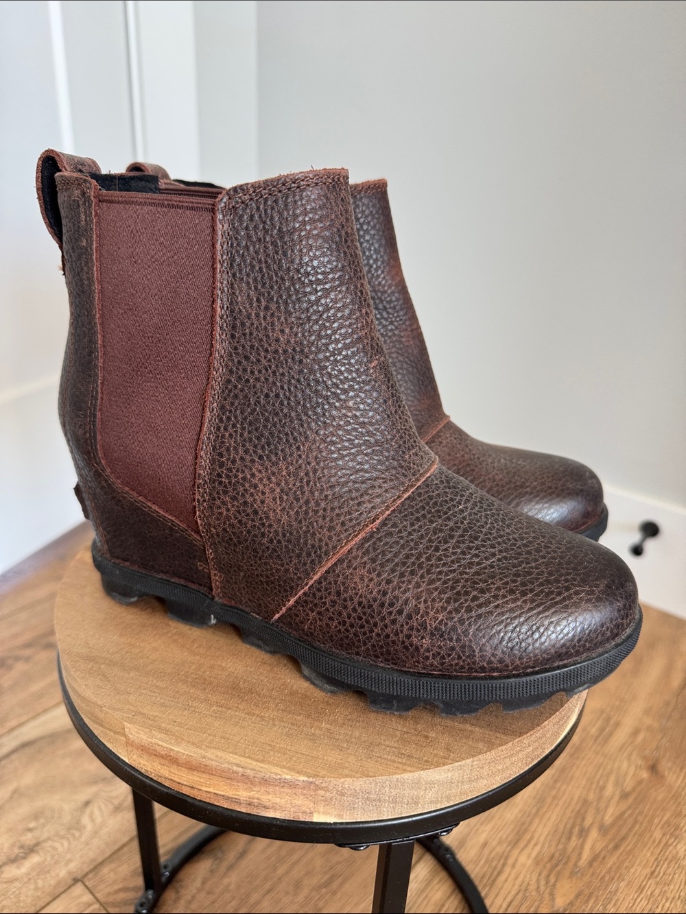 Sorel Women's Brown Textured Leather Chelsea Ankle Boots